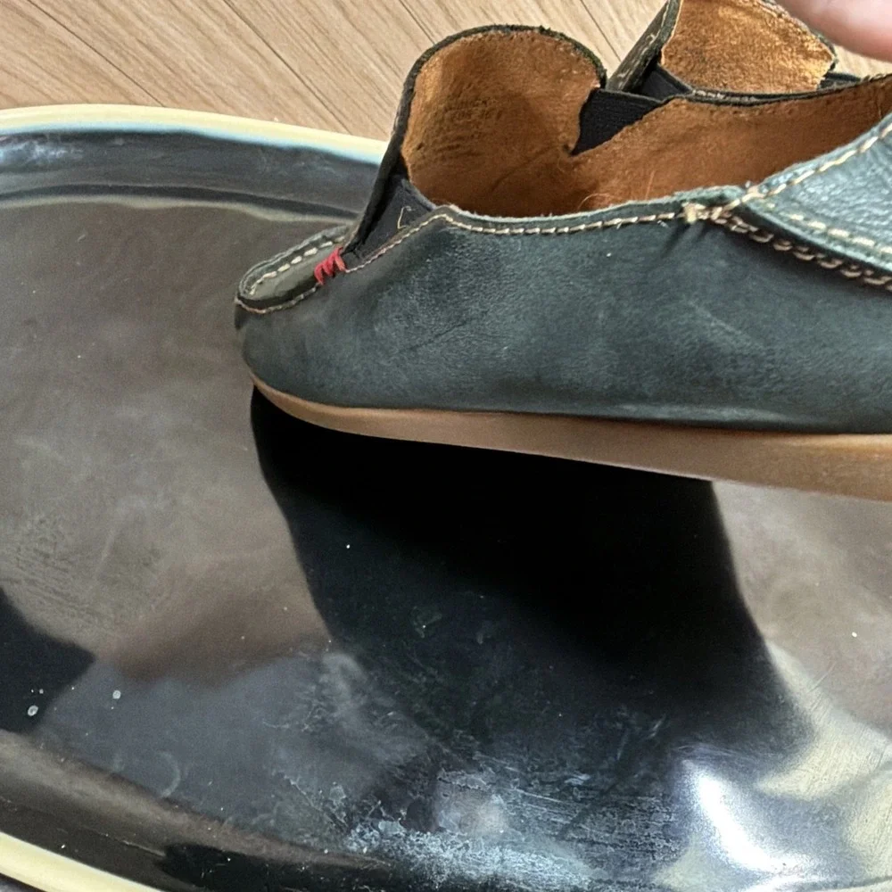 OluKai Shoes Womens Size 6.5 Black Leather Moccasin Flats Slip On Comfort Casual